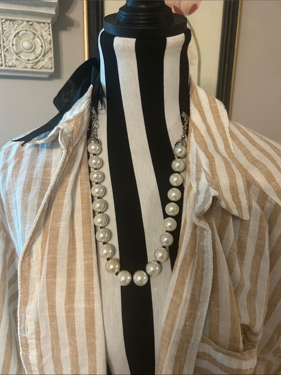 Jewelry - Vintage Pearl necklace with black ribbon tie